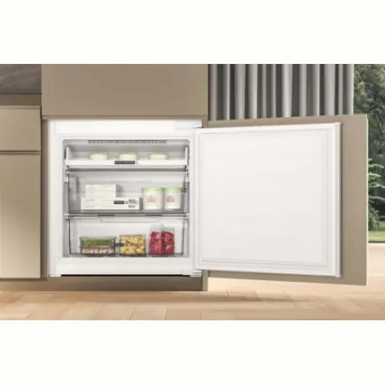 Встраиваемый холодильник Whirlpool WHSP70T121