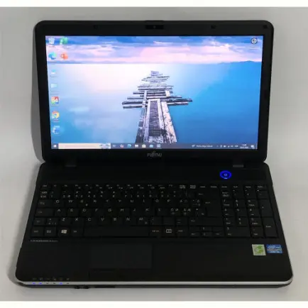 Ноутбук Fujitsu Lifebook A512 / 15.6" (1366х768)