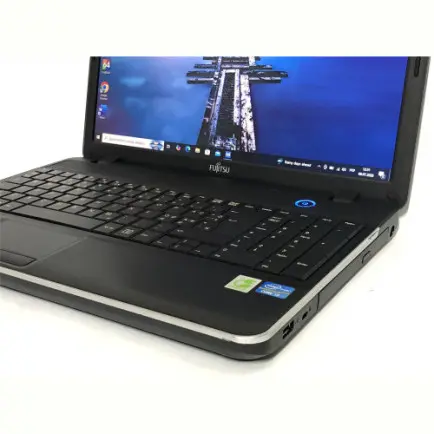 Ноутбук Fujitsu Lifebook A512 / 15.6" (1366х768)