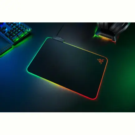 Игровая поверхность Razer Firefly V2 (RZ02-03020100-R3M1)
