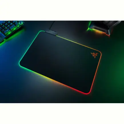Игровая поверхность Razer Firefly V2 (RZ02-03020100-R3M1)