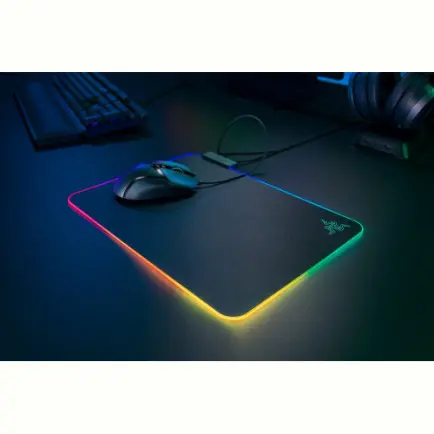 Игровая поверхность Razer Firefly V2 (RZ02-03020100-R3M1)