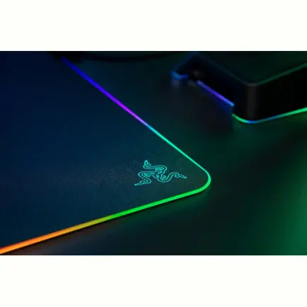 Игровая поверхность Razer Firefly V2 (RZ02-03020100-R3M1)