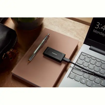 Накопитель внешний SSD Portable USB 2.0ТB Kingston SXS1000 Black (SXS1000/2000G)
